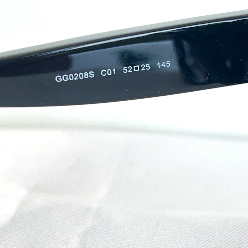 GUCCI Italy GG0208S Crystal Star Cat Eye Gray Gradient Lens Black Frame Sunglass